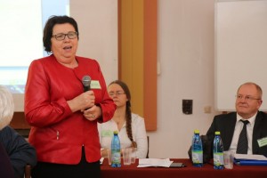 Prof. dr hab. Elżbieta Rozpara mówiła o ekologicznej uprawie aronii