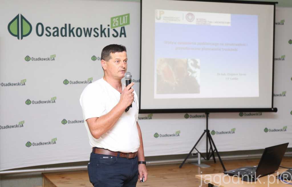 Wpływ nawożenia pozbiorczego na zimotrwałość i plonowanie truskawek były tematem wystąpienia dr hab. Zbigniewa Jarosza z UP w Lublinie